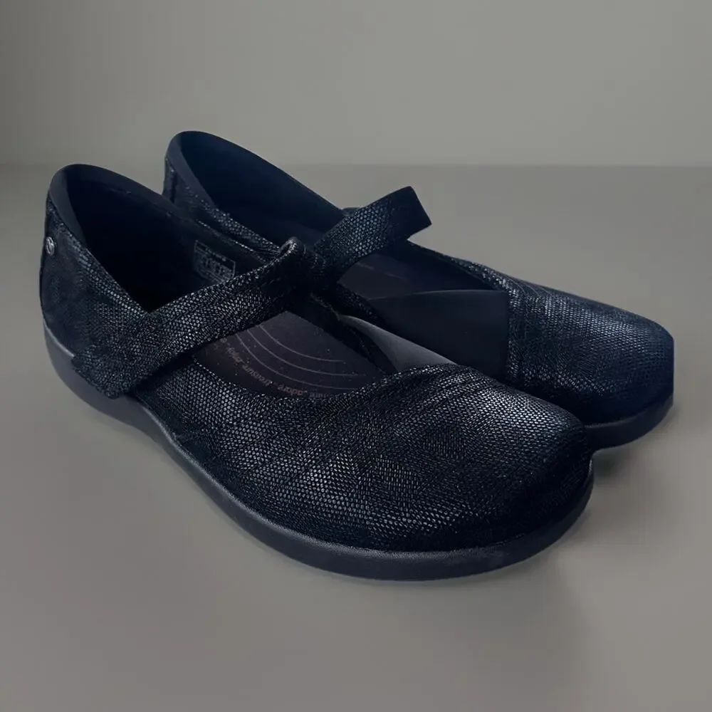 EUC Revere Women's Timaru Mary-Jane Shoes Black Angle 9.5